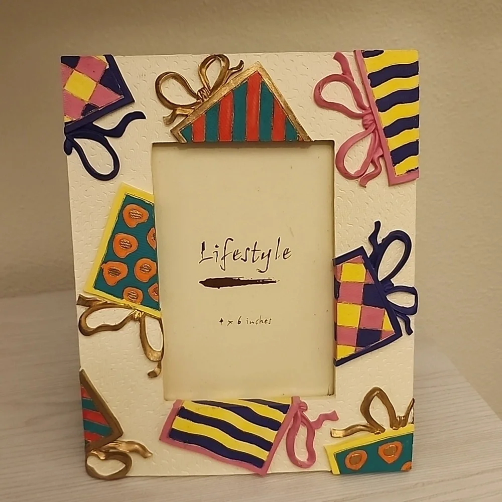 Present themed photo frame